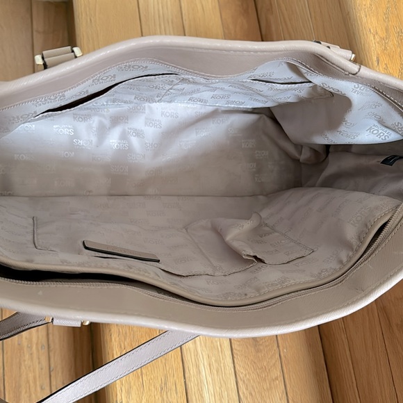 Michael Kors Large Handbag Tan Light Pink Color EUC - Picture 4 of 11